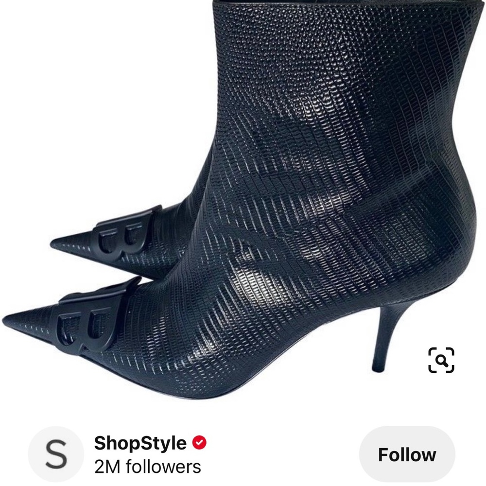 Balenciaga BB Black Leather Ankle boots wore only twice. Booties pointed toe